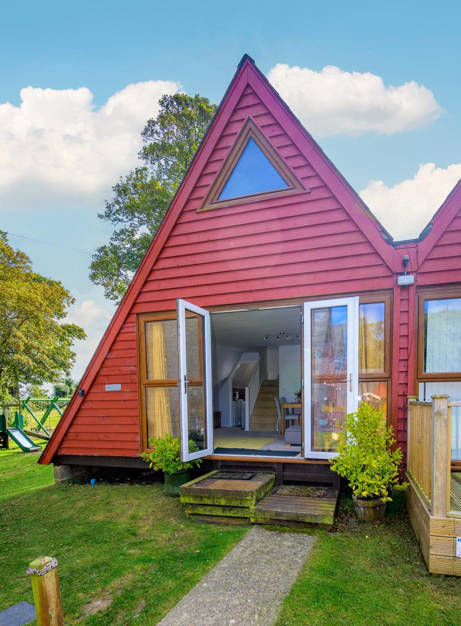 Escape To A Clifftop Chalet With Pool And Tennis Onsite - 1A Kingsdown Holiday Park Екстер'єр фото